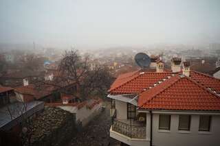 Хостелы Hikers Hostel Пловдив Спальное место на двухъярусной кровати в общем номере для мужчин и женщин-8